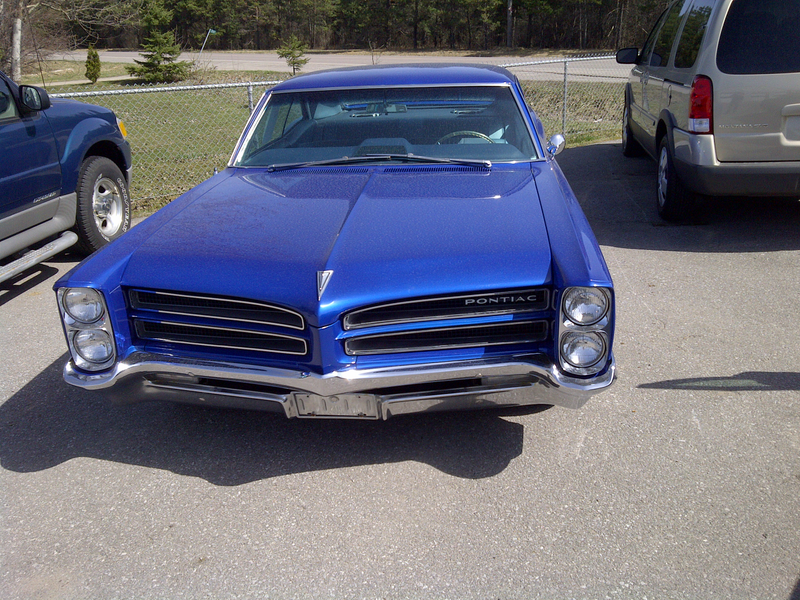 Illustration for article titled I took a lot of terrible phone pictures of cars!
